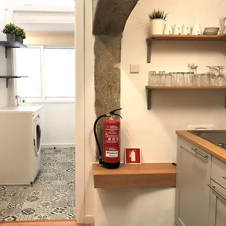 Daire Sj1d+e Heart Of Baixa New A/c Spacious 2 Apts 5br2ba